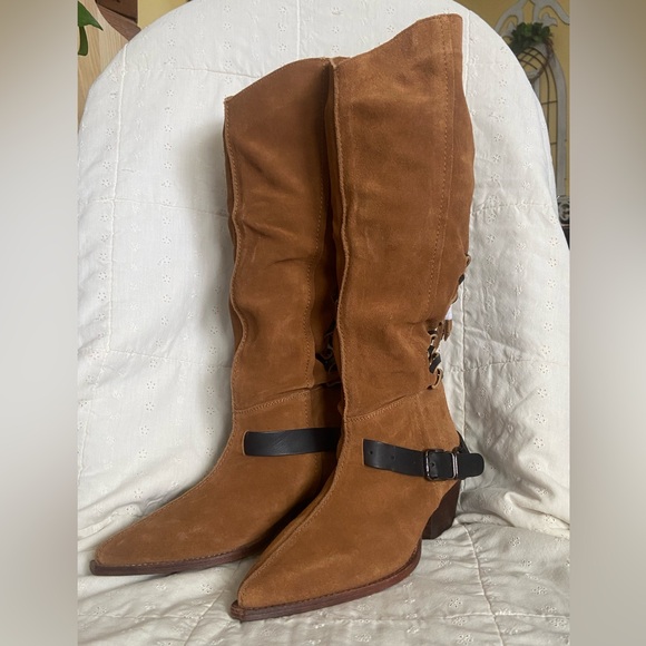 Free People Back-lace Sway Low Slouchy Boots. Western inspired suede pull-on. - Picture 8 of 16